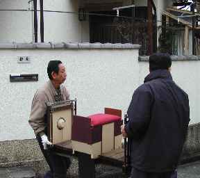 譲渡のため運ばれる３号機
