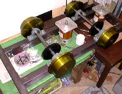 ５号機の台枠と車輪・モーター