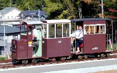 南山線運行中の4号機と101客車、旧201客車編成